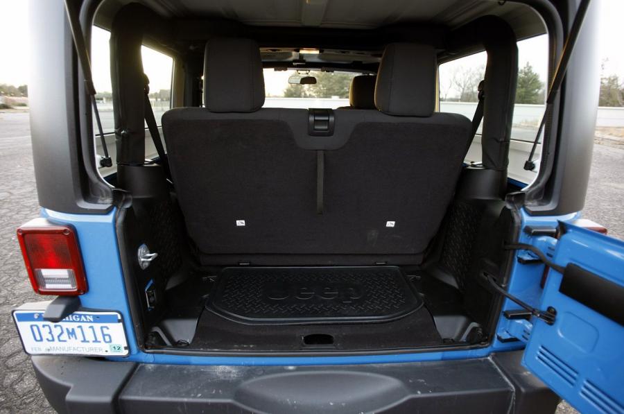  Jeep Wrangler Sport 2012 года  (фото 5 из 60)